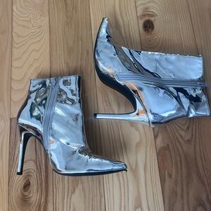 Silver pointed toe heeled boots - size 7 1/2